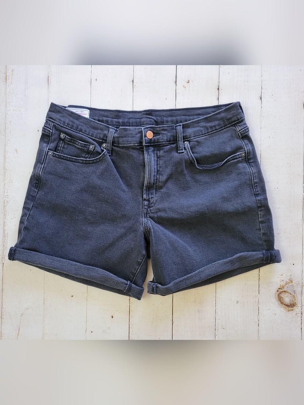 GAP 5 Inch Girlfriend Mid Rise Denim Shorts Black Wash Women Size 31 12 Regular